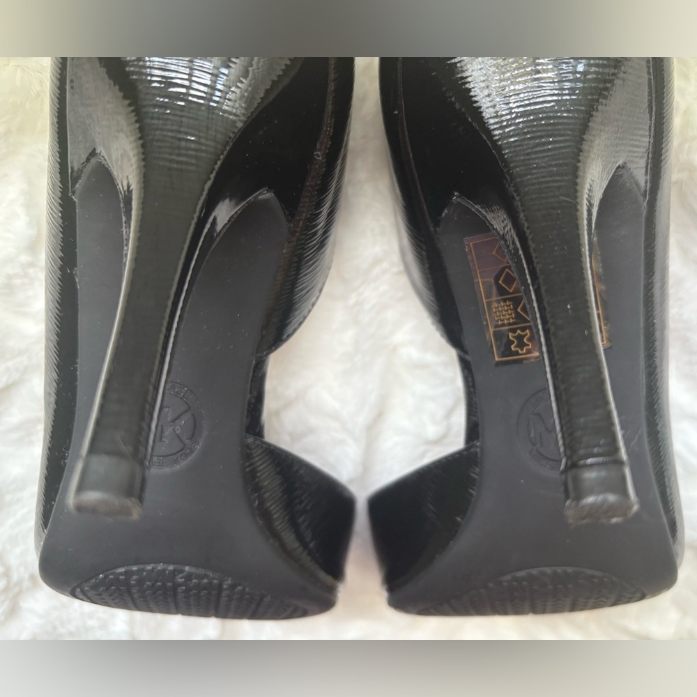 New Michael Kors Black Nathalie Flex
Crafted leather pumps sleek stiletto heel - Picture 5 of 13